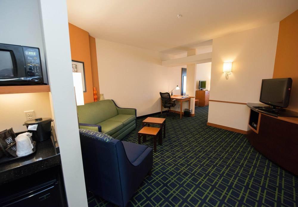 Fairfield Inn & Suites Seattle Бремертън Екстериор снимка