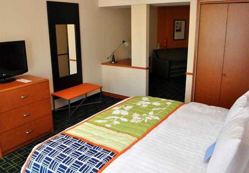 Fairfield Inn & Suites Seattle Бремертън Екстериор снимка