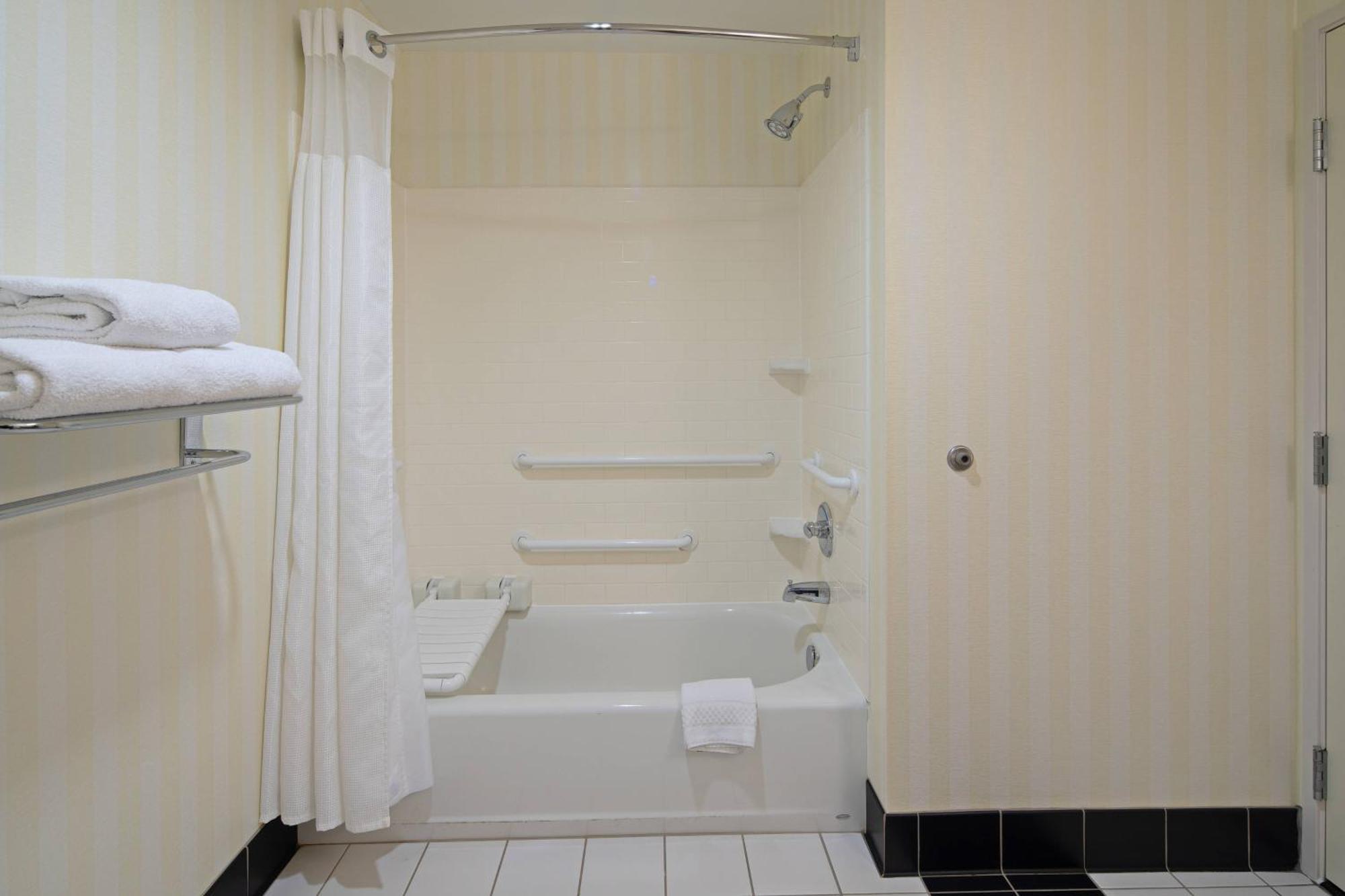 Fairfield Inn & Suites Seattle Бремертън Екстериор снимка