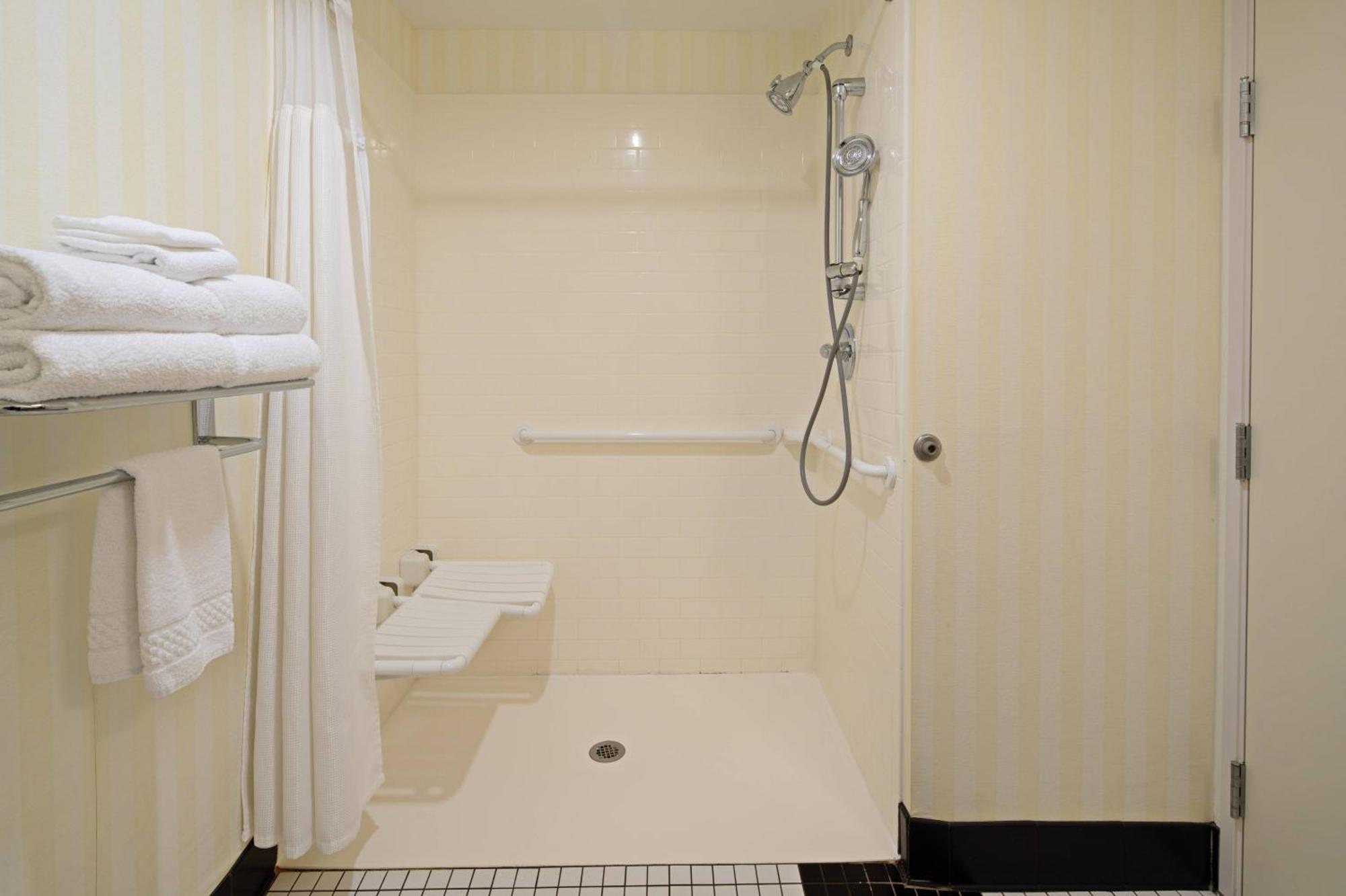 Fairfield Inn & Suites Seattle Бремертън Екстериор снимка