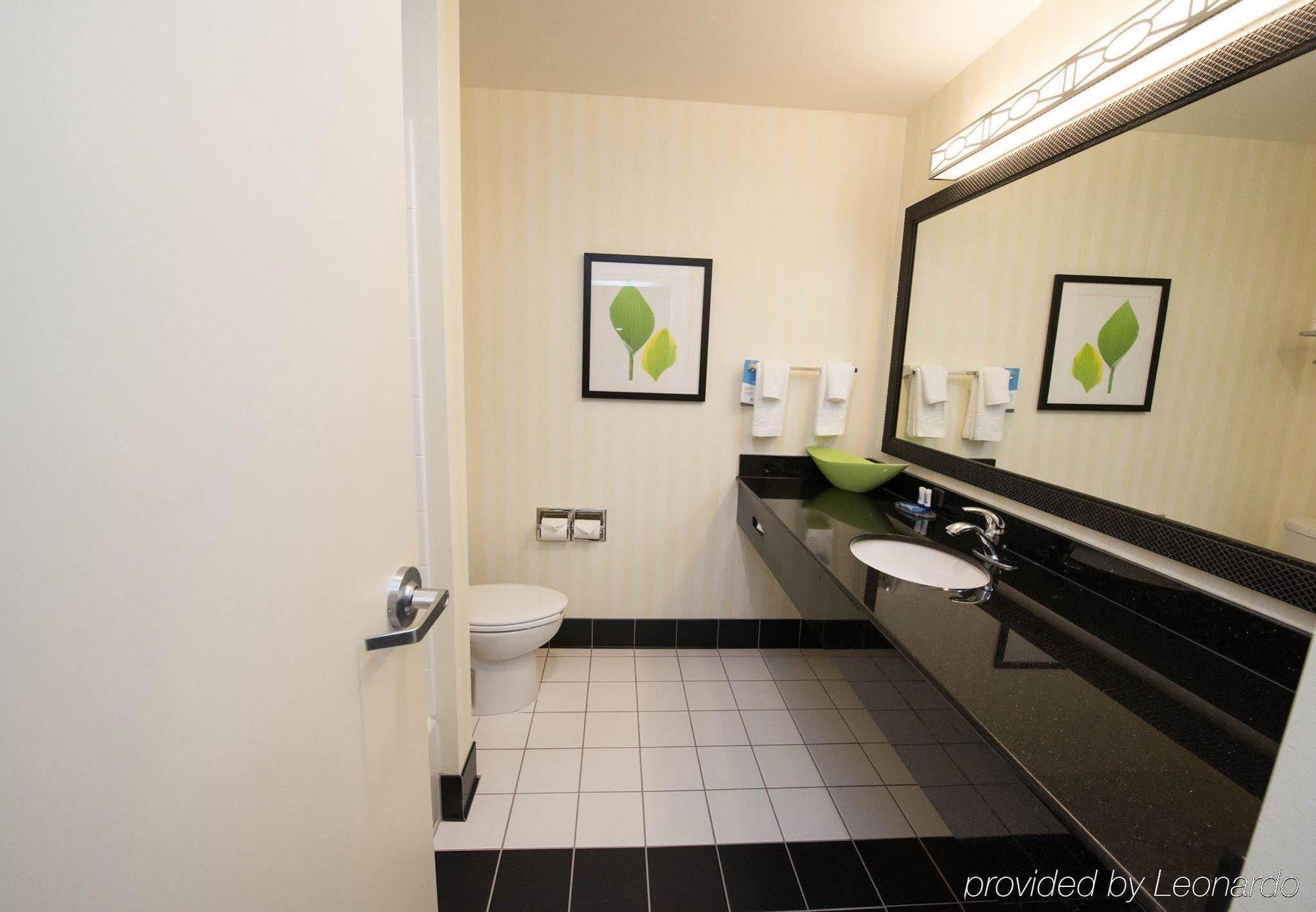 Fairfield Inn & Suites Seattle Бремертън Екстериор снимка